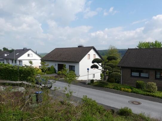 bezugsfertige renovierte ETW in ruhiger Anliegerlage mit Talweitblick u. großer Süd-Terrasse