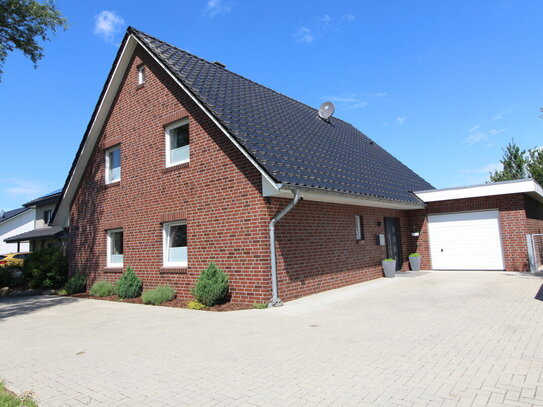 Exquisites Einfamilienhaus mit Garage in hervorragendem Zustand mit Natur-Weitblick über Wiesen