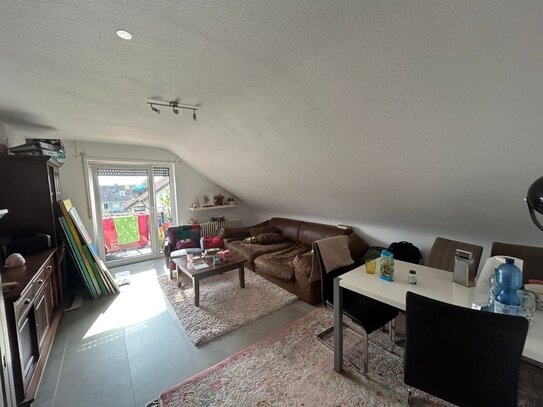 Charmante 3-Zimmer-Dachgeschosswohnung mit Balkon in ruhiger Lage von Grötzingen