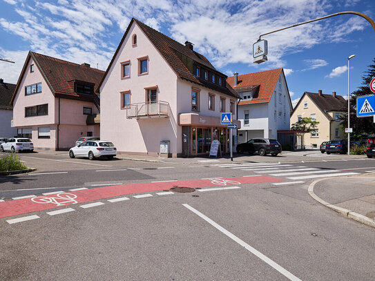 2 Häuser, 7 PKW Stellpl., über 580m² Grundstück 100m² Gewerbefläche 400m² Wohnfläche zentrale Lage