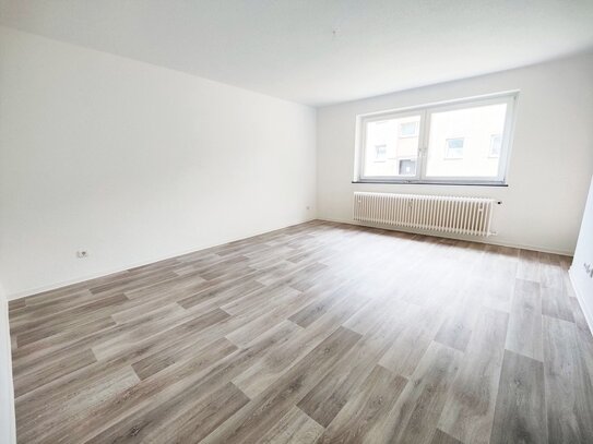 IHRE NEUE WOHNUNG WARTET AUF SIE: 3-Zimmer Wohnung im 1.OG mit modrnem Bad und tollem Balkon!