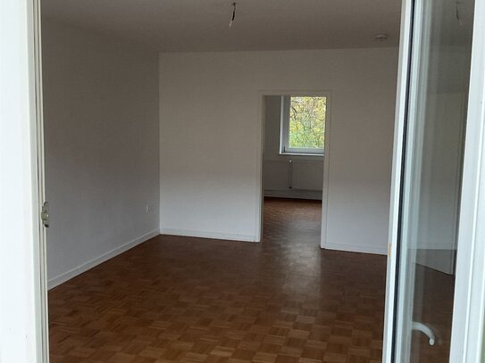 Helle 3-Zimmer-Wohnung mit 2 Balkonen und Parkettboden