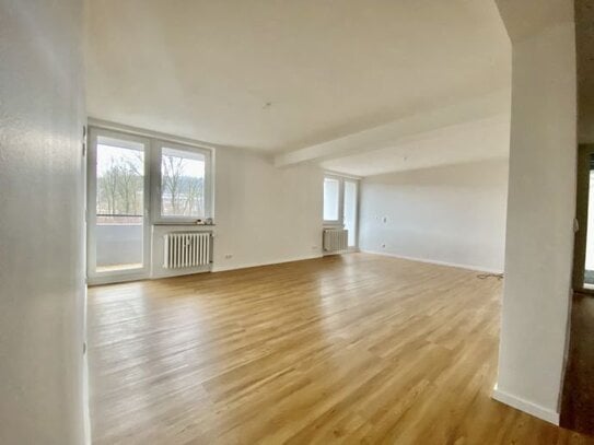 Hochwertige großzügige 3,5-Zimmer Wohnung inkl. moderner EBK und Balkon in schöner Wohnlage