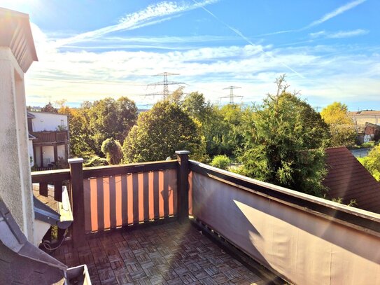 Große 3-Raum Wohnung mit Balkon und Blick ins Grüne