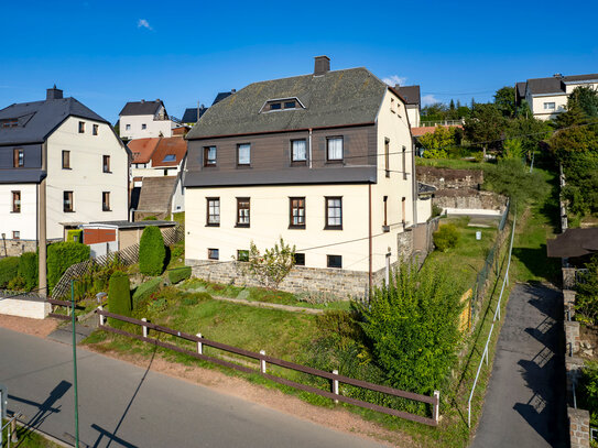 Idyllisches Zweifamilienhaus im Erzgebirge mit großem Potenzial für Ihr Traumzuhause!