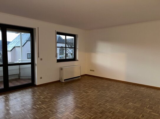 Renovierte 3-Zimmer-Wohnung mit Balkon und Tiefgaragenstellplatz in Trier-Heiligkreuz