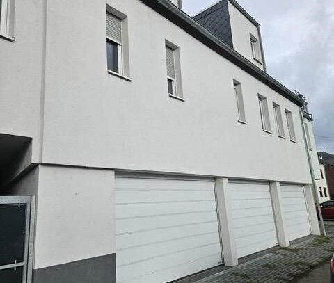 Ideale Lux- Anbindung, Neuwertige, Moderne Etagenwohnung mit Einbauküche, Terrasse, Garage und Stellplatz in Trier- Z...