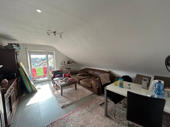 Gemütliche 3-Zimmer-Dachgeschosswohnung mit Balkon in ruhiger Lage von Grötzingen