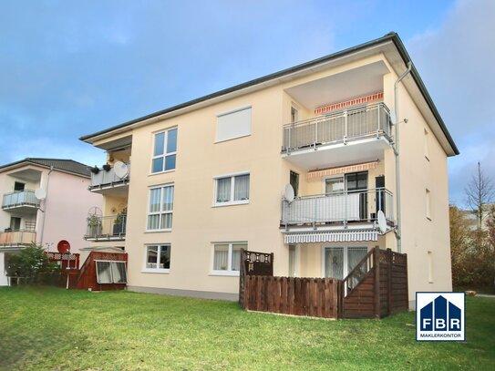 Leben in der Landeshauptstadt: Erdgeschosswohnung mit Carport und sonniger Terrasse