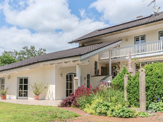 PROVISIONSFREI* - Einfamilienhaus mit Schwimmhalle und Doppelgarage in Baierbach, Lkr. Landshut