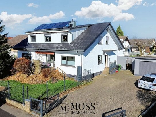 Modernisiertes, effizientes Zweifamilienhaus in ruhiger Lage mit großzügigem Garten und Doppelgarage