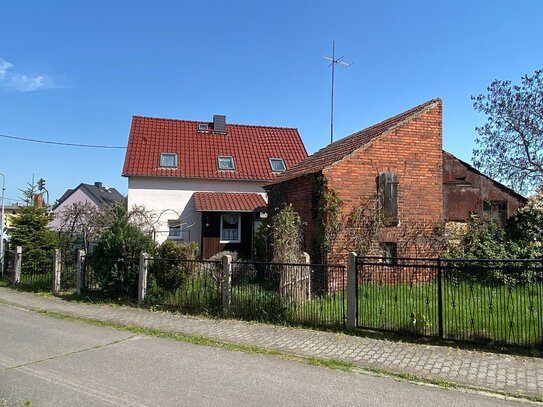 Reserviert: Renovierungsbedürftiges Haus mit Charme mit großem Grundstück in Zwethau - Festpreis!