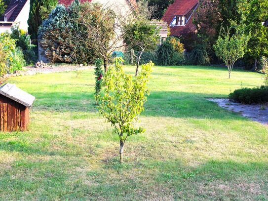 Ruhig gelegene Doppelhaushälfte mit 7 Zimmern, Wintergarten, großzügigem Grundstück und Garage