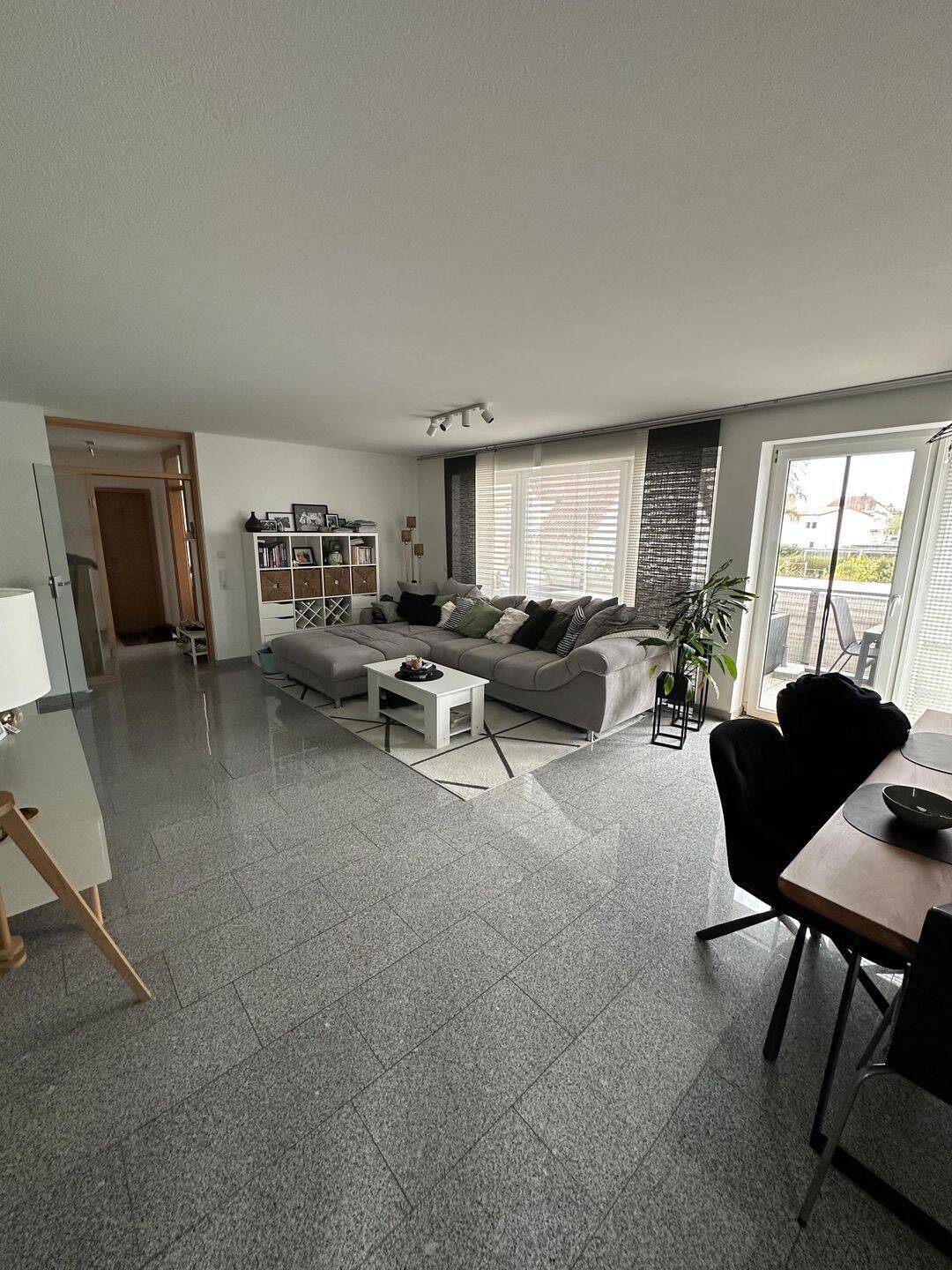                                                               Moderne, helle, gro&szlig;z&uuml;gige 3-Zimmer Wohnung in Top-Lage in Altdorf                                                       in Altdorf (Landshut)