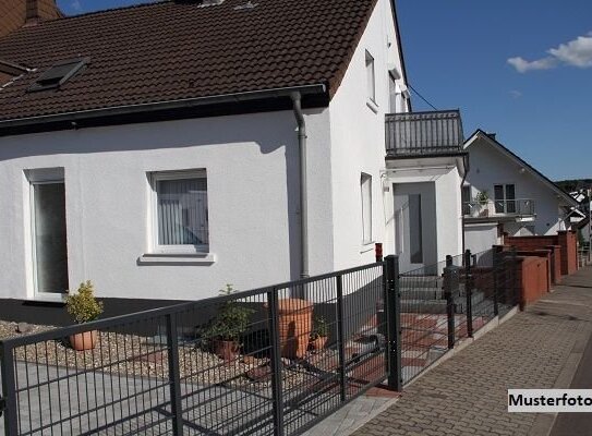 Einfamilien-Reihenmittelhaus, Garten und Garage