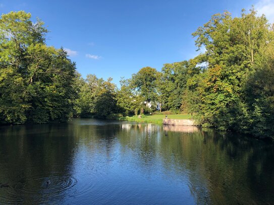 Premium-Lage am Bergedorfer Schlossgarten: Villenbauplatz für zwei EFHs in begehrter Lage