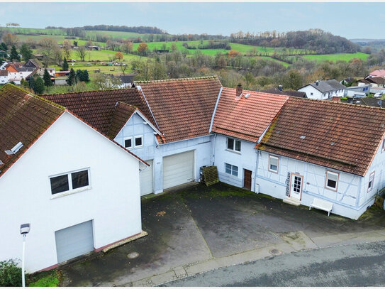 Zweifamilienhaus mit vielseitigem Potenzial in Schotten-Eschenrod