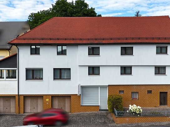 ZU VERKAUFEN! Großes Wohnhaus mit Hinterhaus, Garten und Garagen in Breitenbrunn