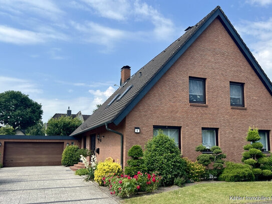 Großzügiges Zweifamilienhaus auf einem ca. 746 m² großen Grundstück zu verkaufen