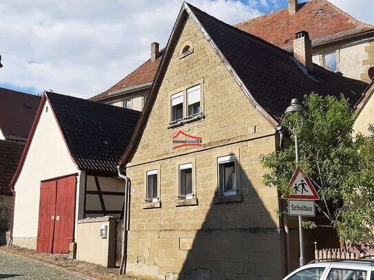 Einfamilienhaus mit Nebengebäude - kein Denkmalschutz - in 97342 Seinsheim