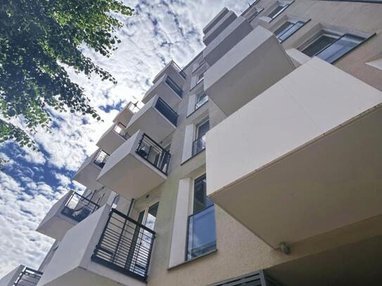 Wunderschöne, bezugsfreie Dachterrassenwohnung mit großer Aufdachterrasse