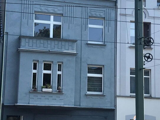 Attraktives Mehrfamilienhaus mit Ladenlokal in Düsseldorf-Holthausen