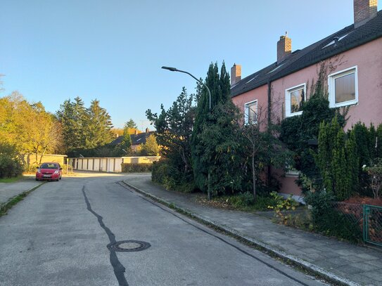 Reihenhaus in Obermenzing, ruhige Lage am Durchblick-Park. Mit Einzelgarage.