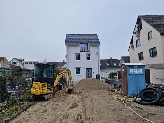 Moderne 3-Zimmer-Wohnung mit kleinem Garten