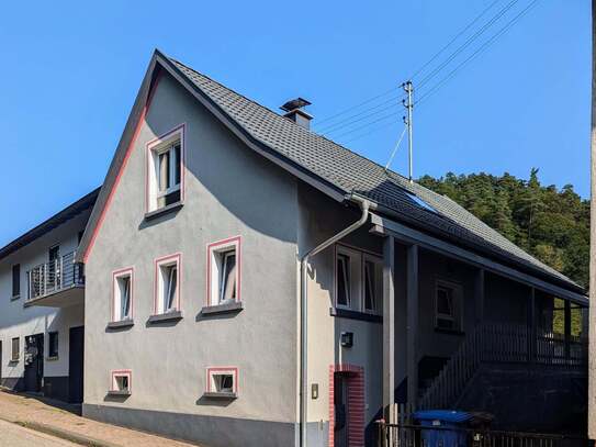 Charmantes Einfamilienhaus mit Terrasse und Balkon