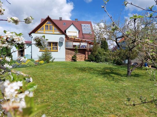 Idyllisch gelegenes Haus mit tollem Garten & Garage, perfekt für Handwerker!