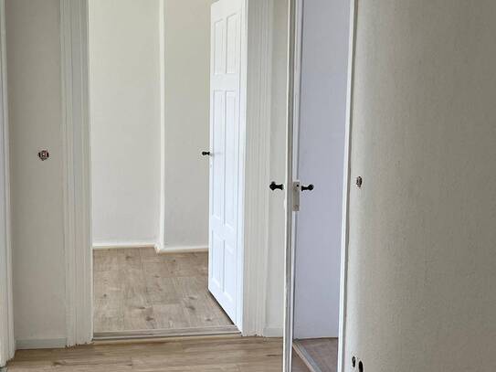 Frisch sanierte 3-Zimmer-Altbauwohnung im Erdgeschoss – bezugsfertig!
