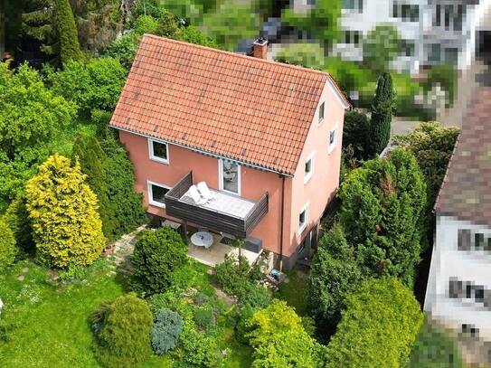 Frei stehendes Einfamilienhaus mit großem Garten und Garage in bevorzugter Wohnlage!