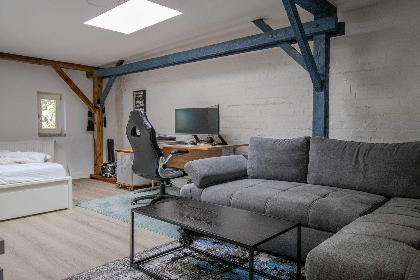 Investition in Toplage: Stilvolle 3-Zimmer-Dachgeschosswohnung in Winterhude