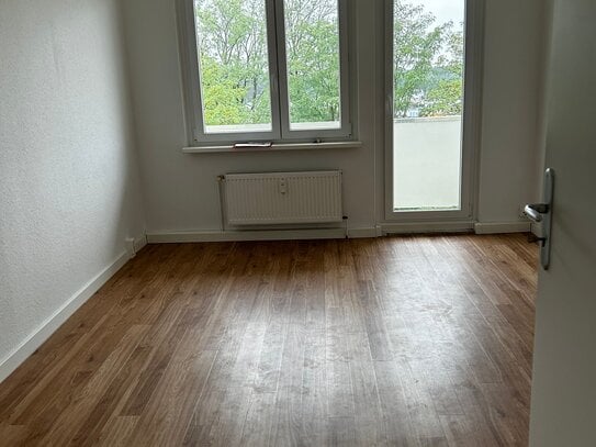 Familienfreundliche 4-Raum Wohnung mit Balkon & Stellplatz