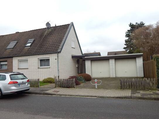Kleine Doppelhaushälfte mit großem Grundstück und Doppelgarage, Tönisvorst - Anbau möglich