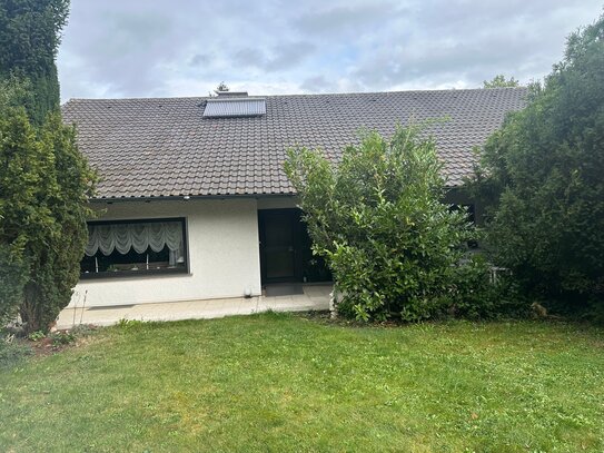 Großes EFH mit teilausgebautem Keller großem Garten und tollen Ausblick