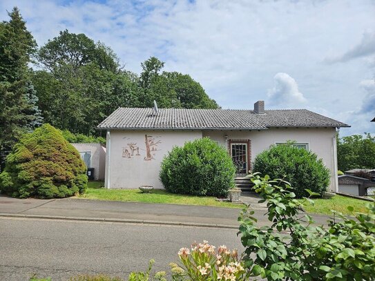 Bungalow mit Einliegerwohnung am Golfplatz in Homburg Websweiler