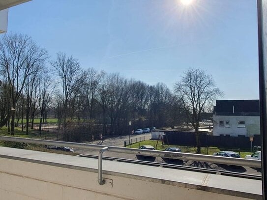 ruhig gelegene 2-Zimmer Wohnung mit Balkon, Blick ins Grüne, 1km ins Zentrum, 2km zum Bahnhof