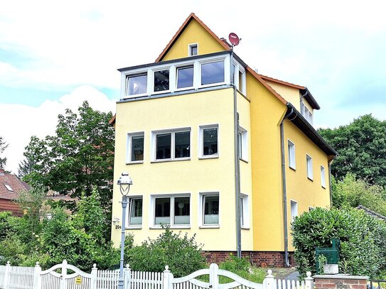 Hermsdorf; 3-Familien- /Generationenhaus mit Vollkeller, großzügigem Garten und großer Terrasse