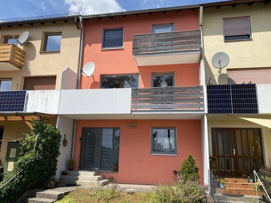 GRANDIOSER AUSBLICK - Reihenmittelhaus mit Garten und Garage