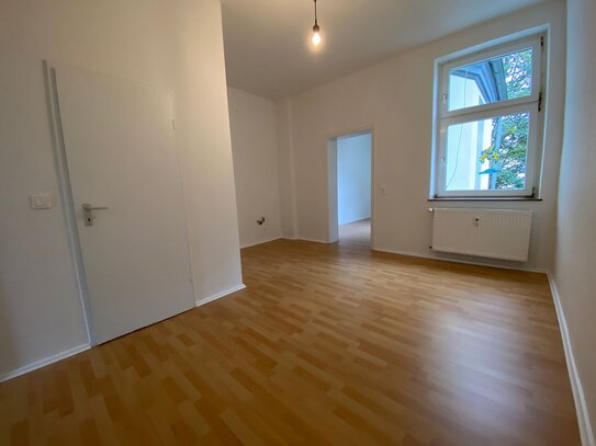 renovierte 2,5 Zimmer Wohnung im 2.OG