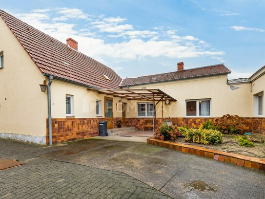 Ländliches Wohnen auf großem Grundstück: Einfamilienhaus mit 5 Zimmern, Garten, Terrasse und Garage