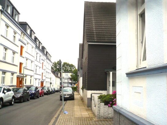 Freisenbr.: 3 R KDB, 79 m², gr. Balk., renoviert, Garage mögl.