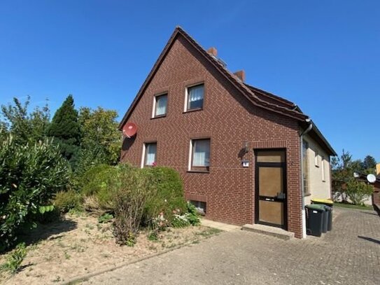 Modernisierungsbedürftiges Einfamilienhaus mit Vollkeller und großem Grundstück in ruhiger Wohnlage