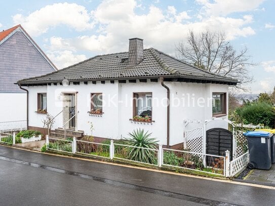 Freistehender Bungalow mit Garten und Garage und Blick zum Dom!