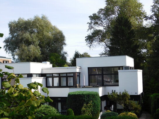 Extravagante und lichtdurchflutete Maisonette-Wohnung im Bauhausstil in Timmendorfer Strand