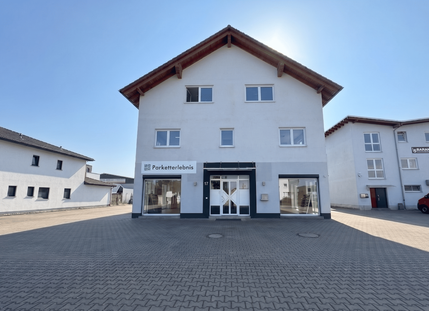                                                               Wohnen &amp; Arbeiten vereint in Lich: Gro&szlig;z&uuml;gige Gewerbefl&auml;che mit moderner Wohnun&hellip;                                                       in Lich (Gießen)