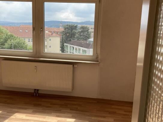 Völklingen, schöne Wohnung mit Loggia in zentraler Lage, Nähe Stadtwald, Pasteurstraße 16