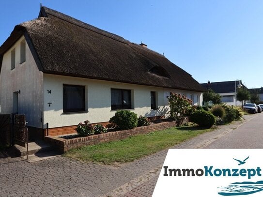 Charmante DHH, ca. 172m² Wfl., 790m² Grundstück, 8 Zimmer & ausgebauter Bungalow in Wusterhusen!