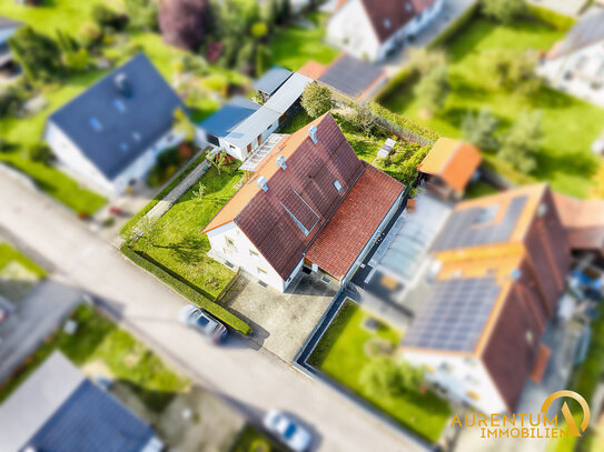 SOFORT FREI: Ein- bzw. Zweifamilienhaus mit großem Garten, Garage, voll unterkellert - zu verkaufen